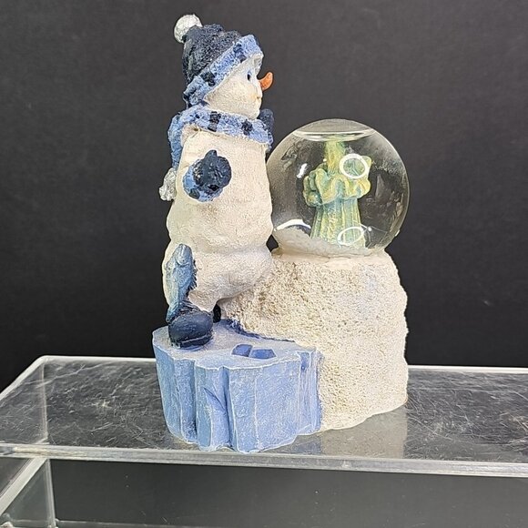 Disney Parks And Two Christmas Snowglobes Fishing Snowman / Toy Factory 3pcs CN - Picture 15 of 16